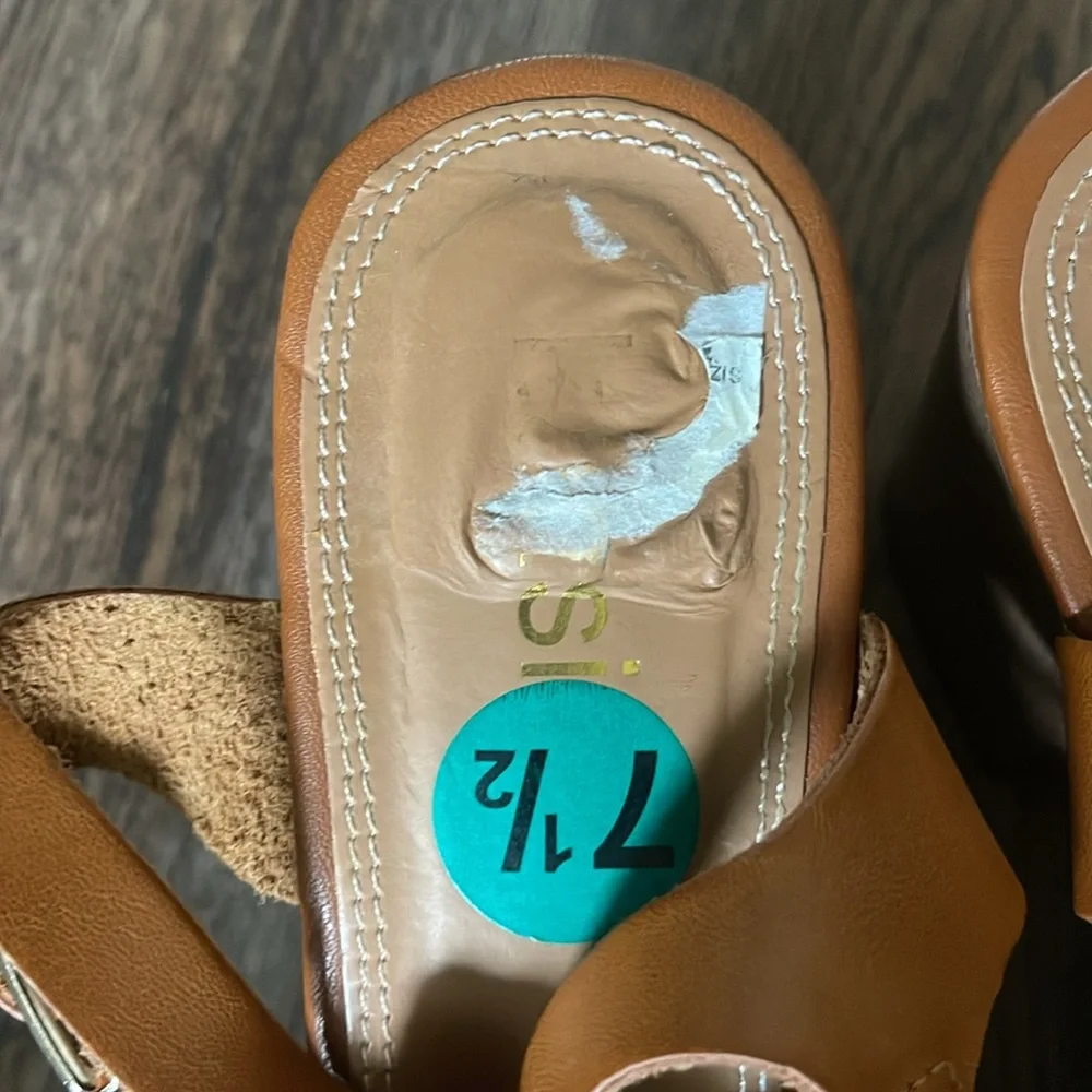 (2 for $20)Beautiful high chunky platform, size 7.5 NEW